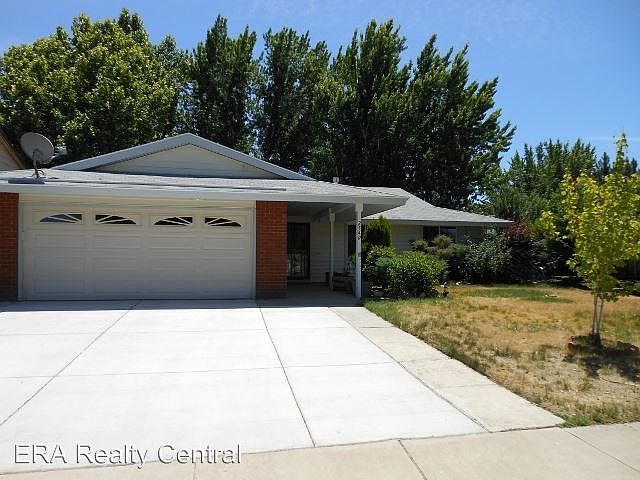 1st image of 2540 Howard Dr