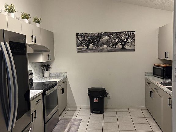 3rd image of 946 Julia Heights Drive