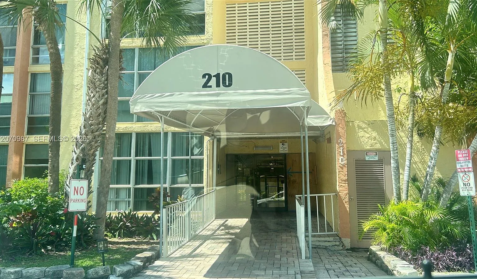 Avila South Condo — Photo 1