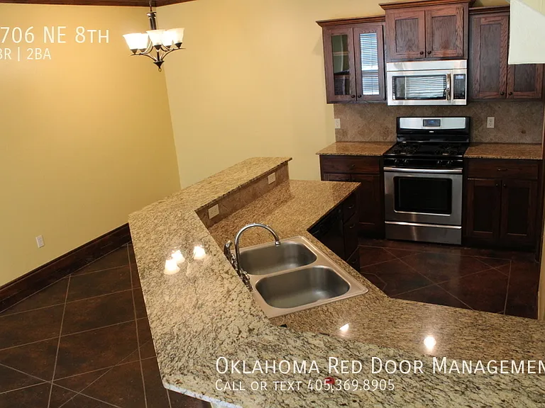 1706 NE 8th St — Photo 11