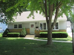 5416 Mansfield Dr, Greendale, WI 53129