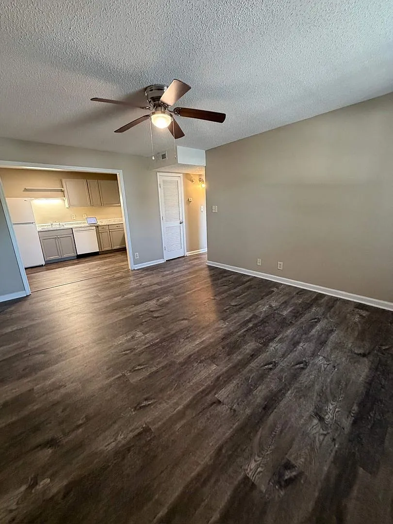164 Lexington Drive — Photo 2