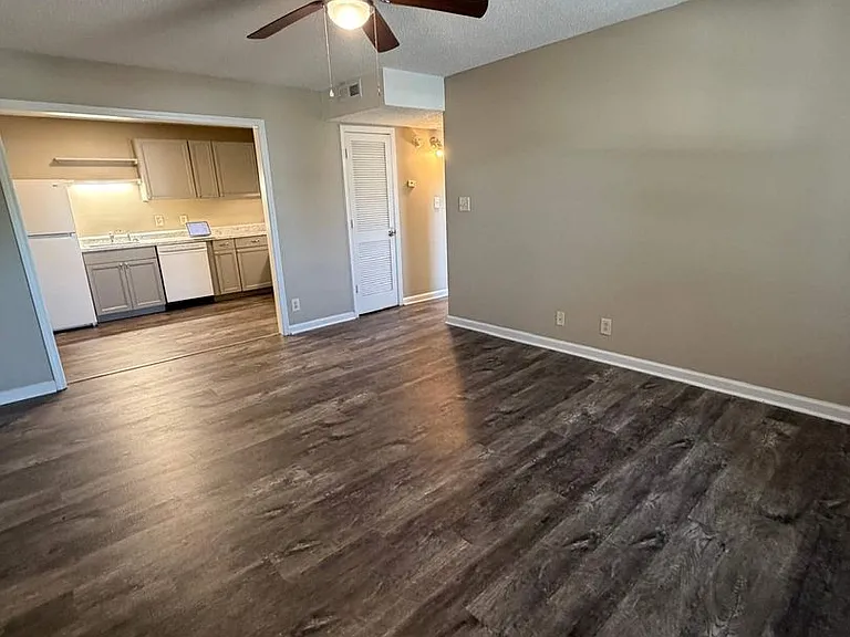 164 Lexington Drive — Photo 9