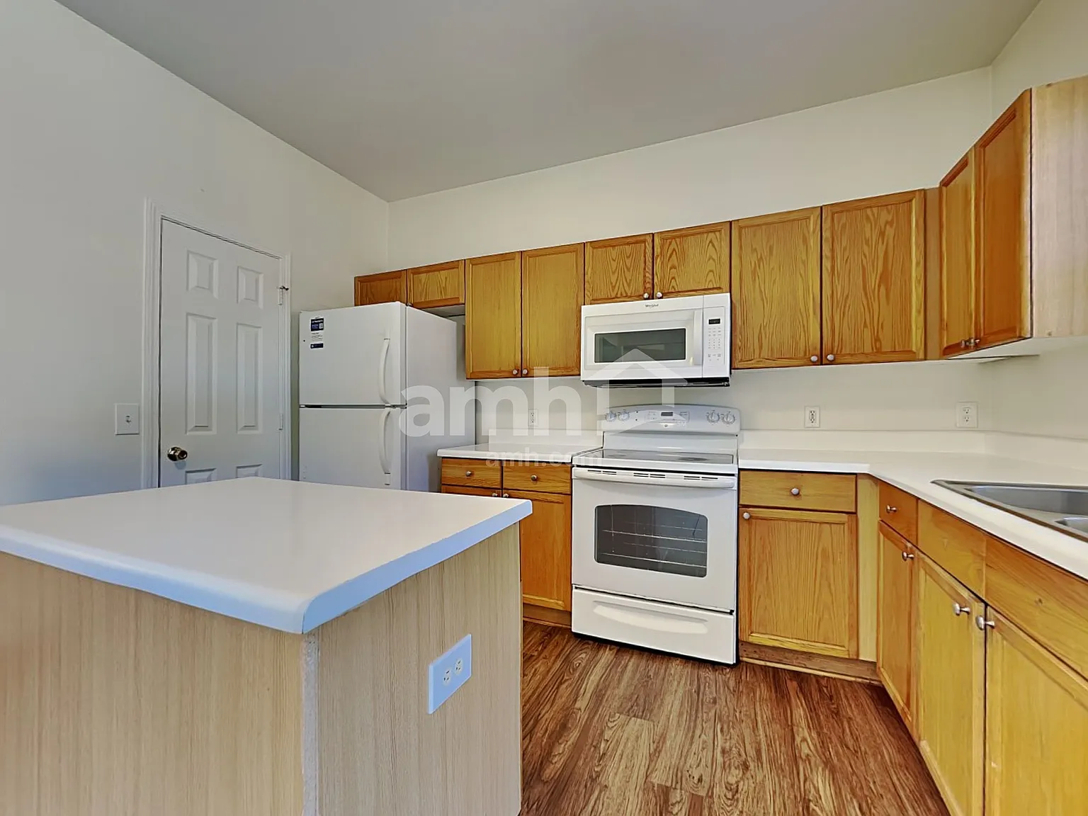 4 bed, 2.5 bath, 1545 sqft, $1,985 — Photo 3