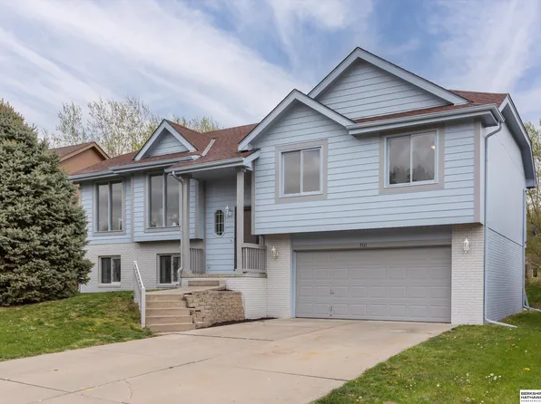 7111 N 77th St, Omaha, NE 68122