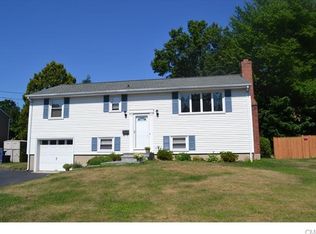 21 Macintosh Rd, Norwalk, CT 06851