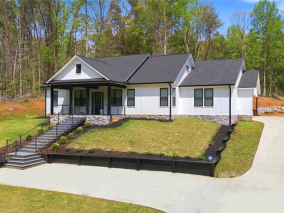 4th image of 2585 Dr Johns Rd