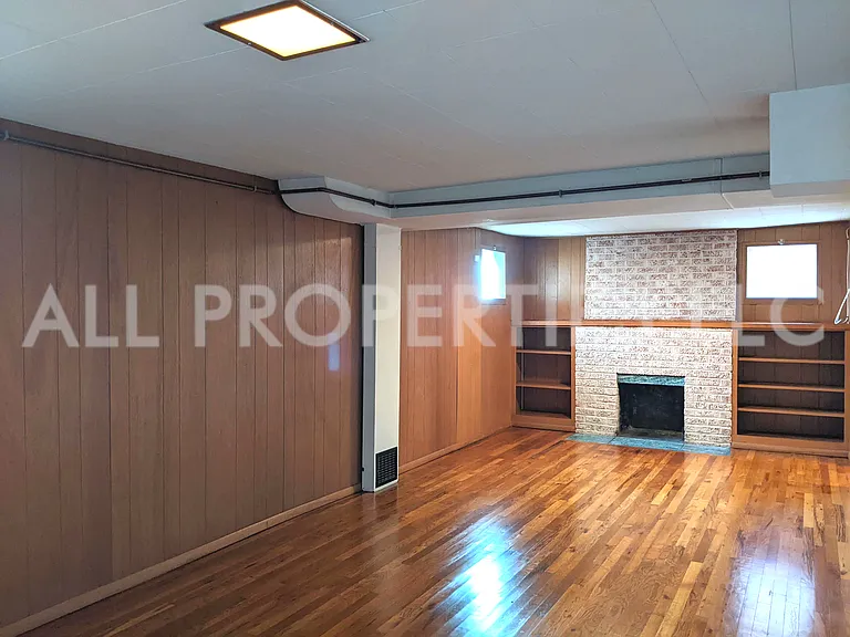 557 S Race St — Photo 35
