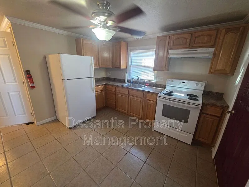 2 bed, 1.0 bath, 950 sqft, $990 — Photo 3