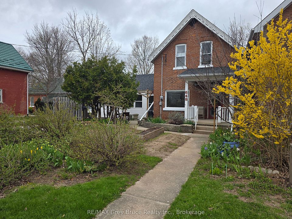 1st image of 648 9th St E