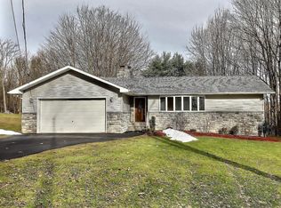 2 Mountain Crest Dr, Lake Ariel, PA 18436