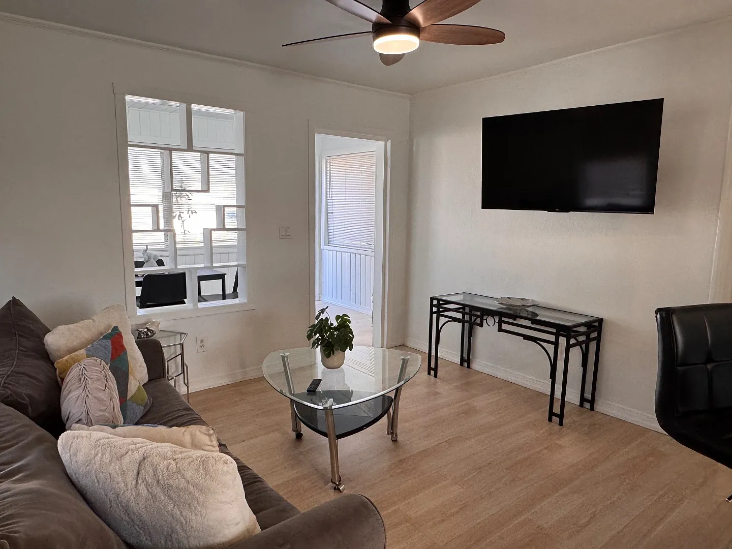 2512 W Rio Vista Ave — Photo 2