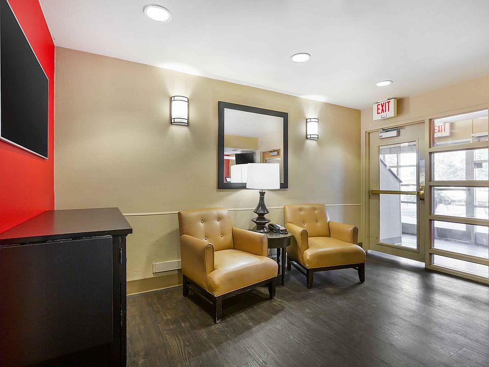 Lobby and Guest Check-in