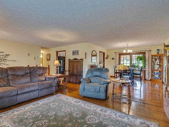 5th image of 174 Patriot Cir