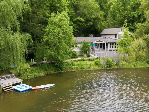 11 Echo Lake Dr, Fairview, NC 28730