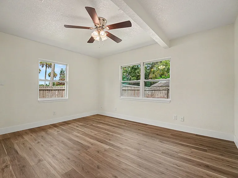 1111 Brewer Ct — Photo 9