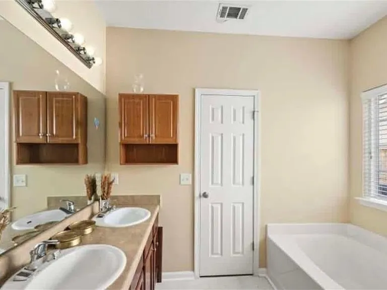 2162 Capella Cir SW — Photo 8