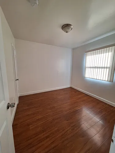 4550 Huntington Dr N Photo 1