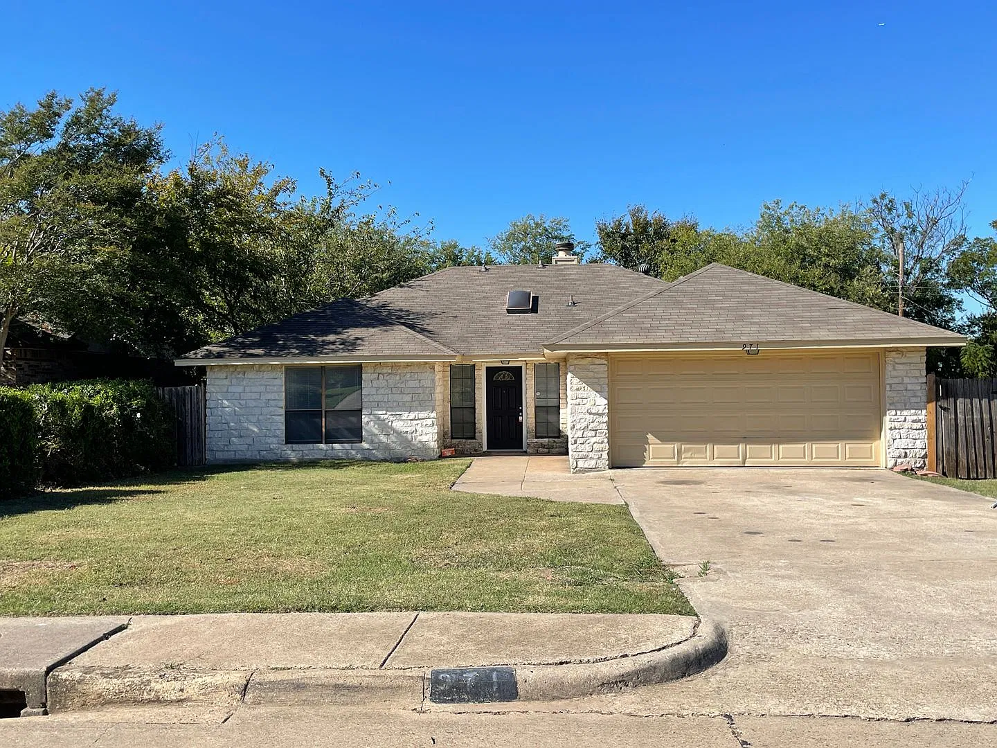 Single Family Home in Cedar Hill — Photo 1
