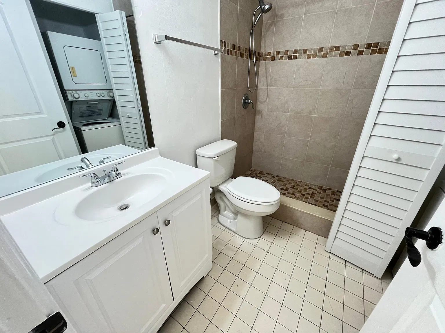 2 bed, 2.0 bath, 900 sqft, $2,000 — Photo 2
