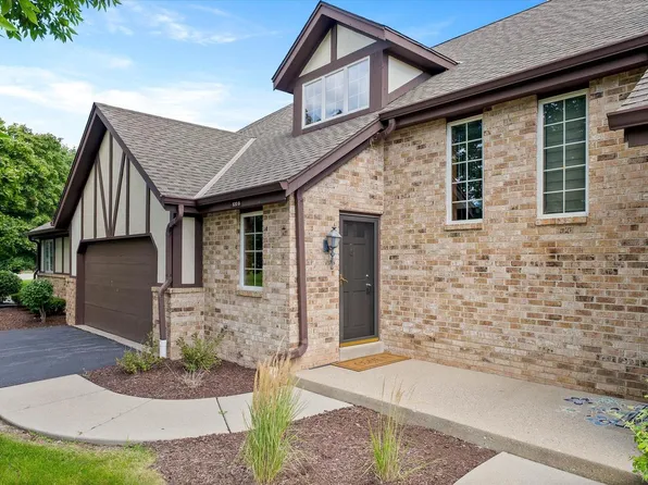 920 Oakwood LANE #B, Brookfield, WI 53045