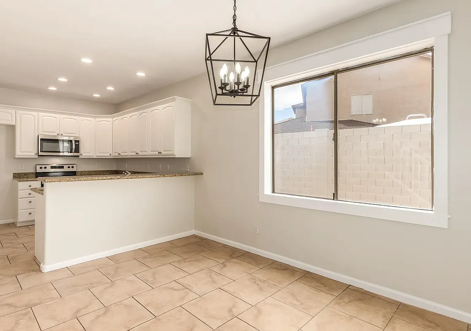 Beautifully Maintained 3-Bedroom Home with RV Gate Near the Superstition Mountains — Photo 4