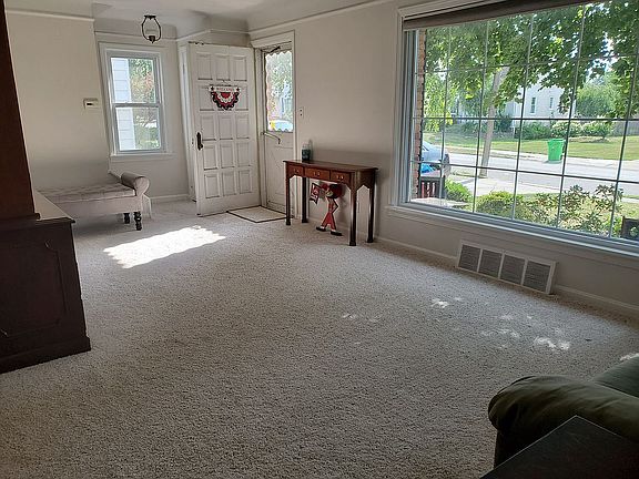 3rd image of 1621 Woodhurst Ave