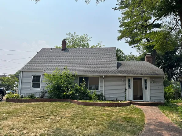 5 Manor Ave, Roslyn Heights, NY 11577