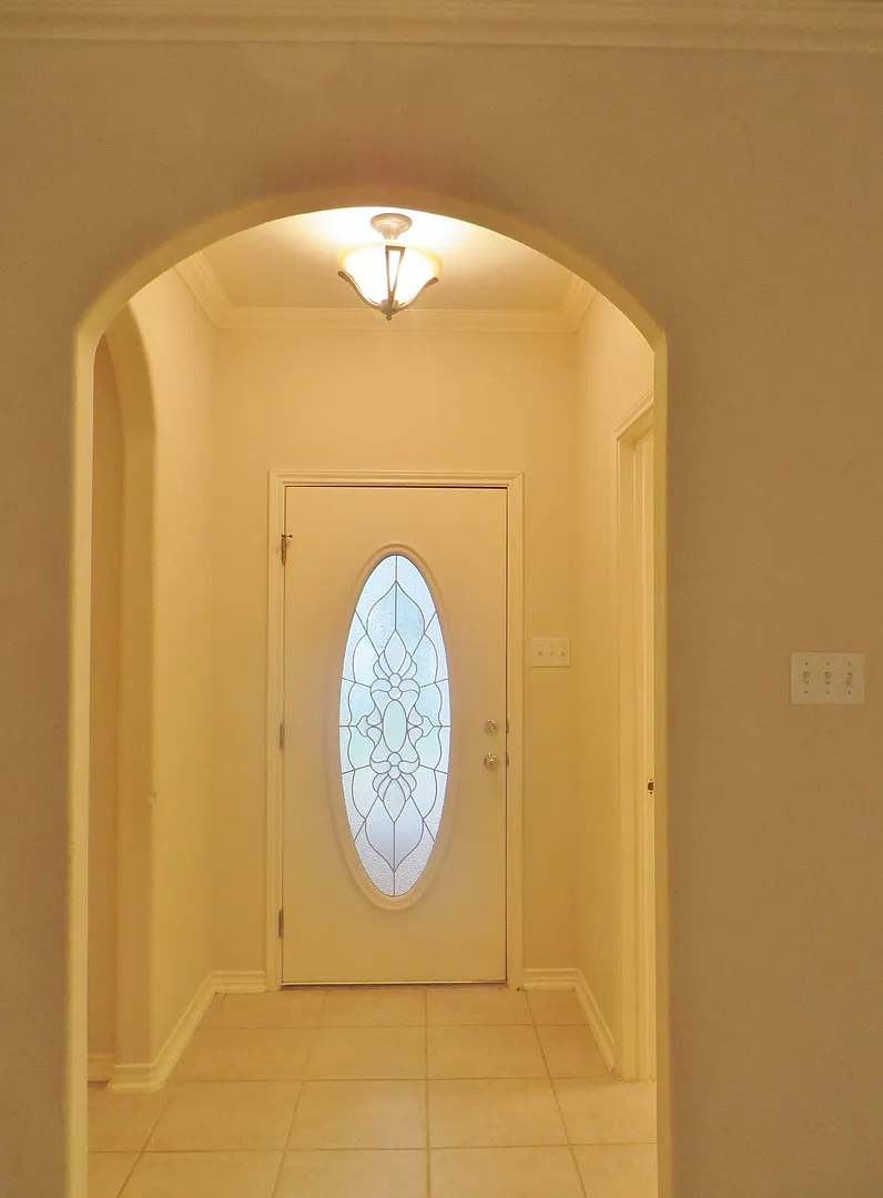 3 Bedroom 2 Bathroom Georgetown Home — Photo 2