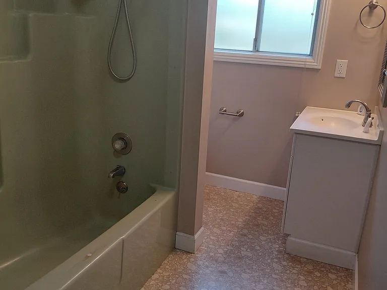 551 Auburn St — Photo 10