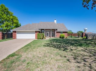 401 Meadows Crest Ct, Midlothian, TX 76065