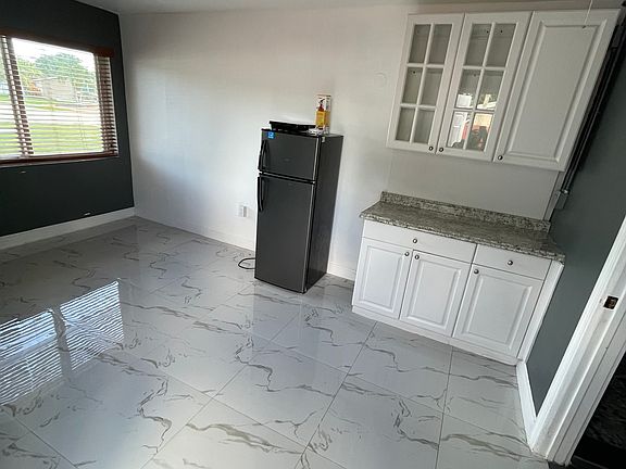 2nd image of 9555 Independence Rd