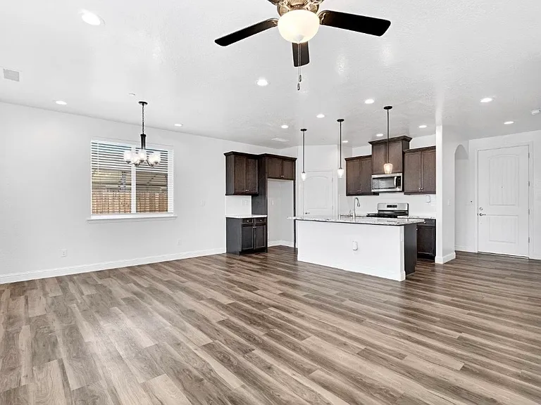 1148 Summit Ct — Photo 10