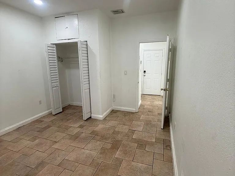 242 SW 15th Ave #A — Photo 17