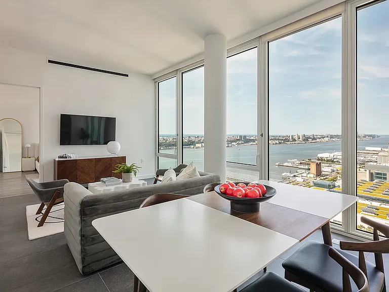 606 W 30th St #47D — Photo 3