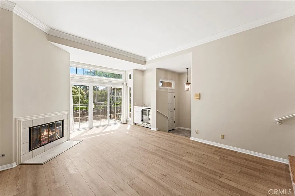 3 bed, 2.5 bath, 2065 sqft, $5,650 — Photo 4