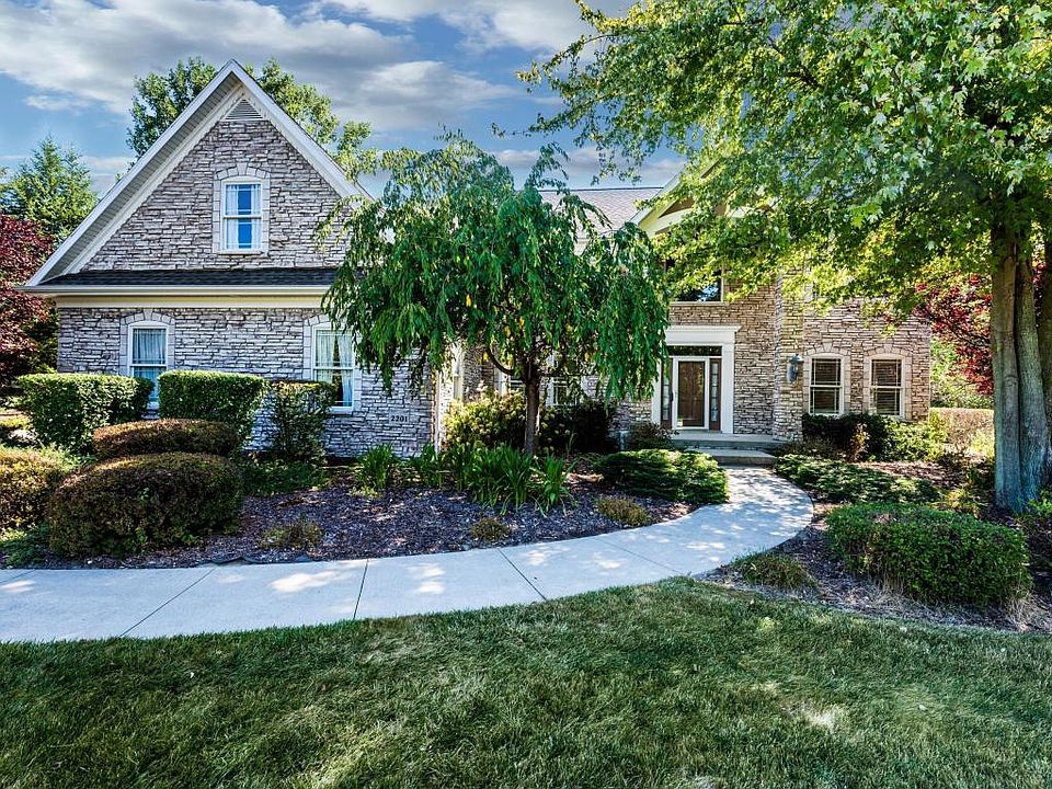 1st image of 2201 Forest Hills Ln