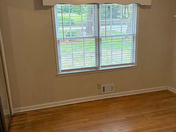 3rd image of 668 Meadowbrook Dr