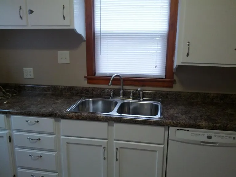 1012 Howard St — Photo 3
