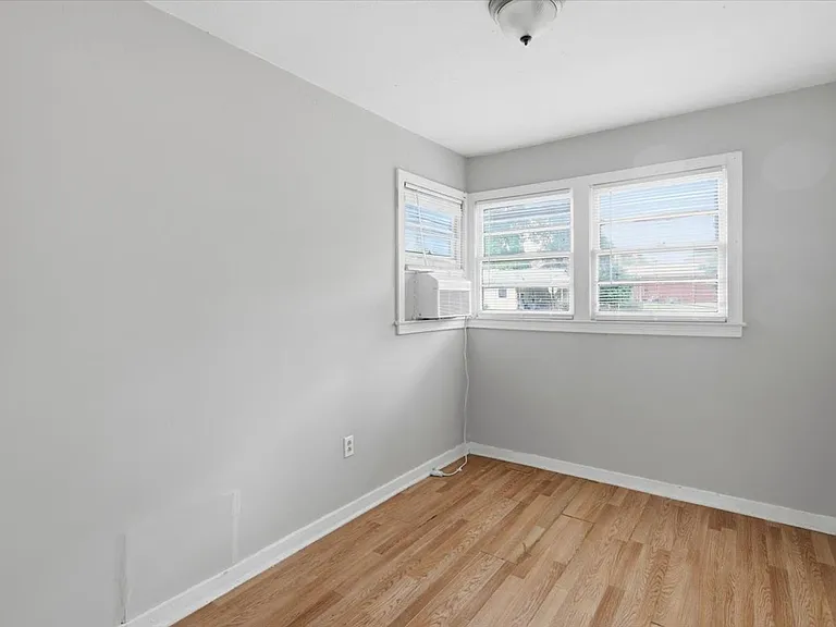 311 Pearl Dr — Photo 2