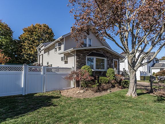 3rd image of 2208 Hortense Ave