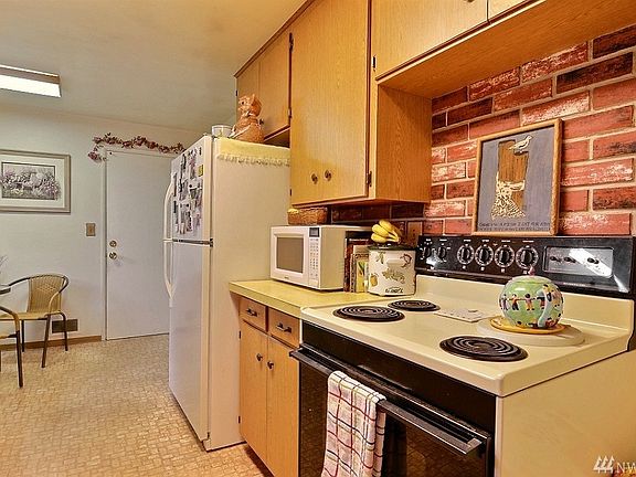 4th image of 1292 Moorlands Dr