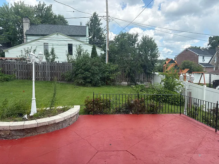 1011 Providence Rd — Photo 18