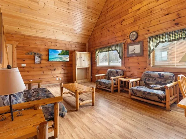 606 Yogi Cir, Warrens, WI 54666