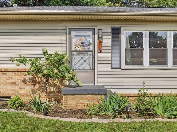 3rd image of 216 Ellis Dr