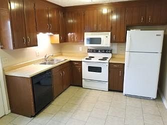 1st image of 908 Parkwood Ct