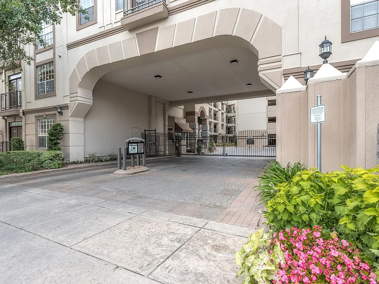 Deerwood Apartments — Photo 18