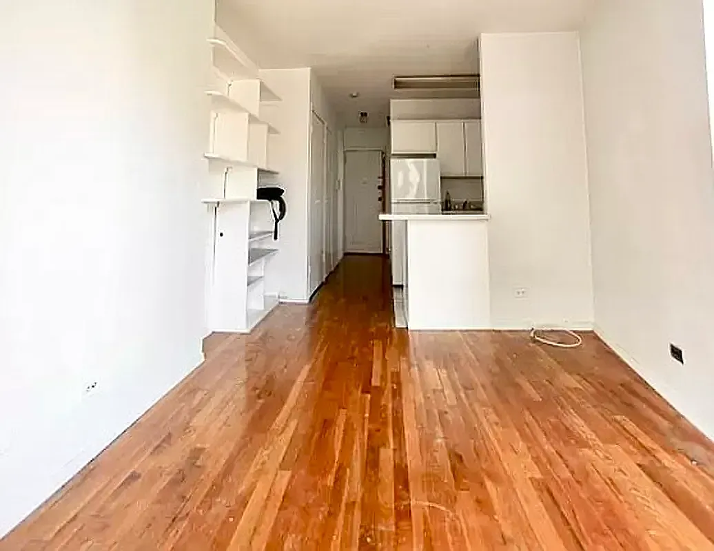 18 King Street — Photo 1