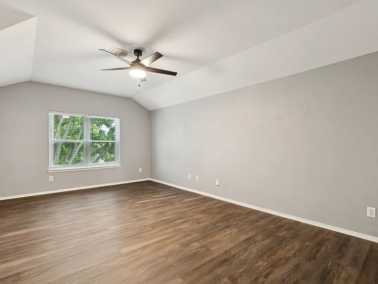1016 Aviary — Photo 11