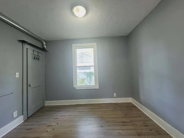 404 E Phoenix Ave — Photo 9
